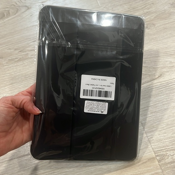 Black iPad Pro 11” slim case with cover - Picture 2 of 7